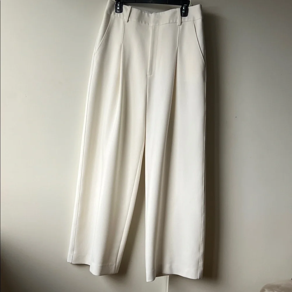 Smythe Women's Ivory Suit- like new - Picture 9 of 15